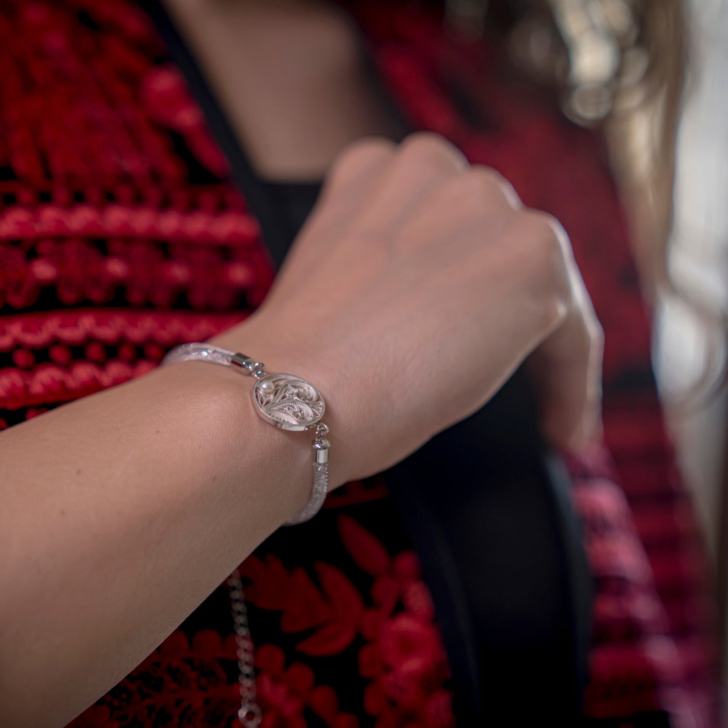 Handcrafted 999 silver and cultured pearl bracelet – elegant Valentine’s Day gift