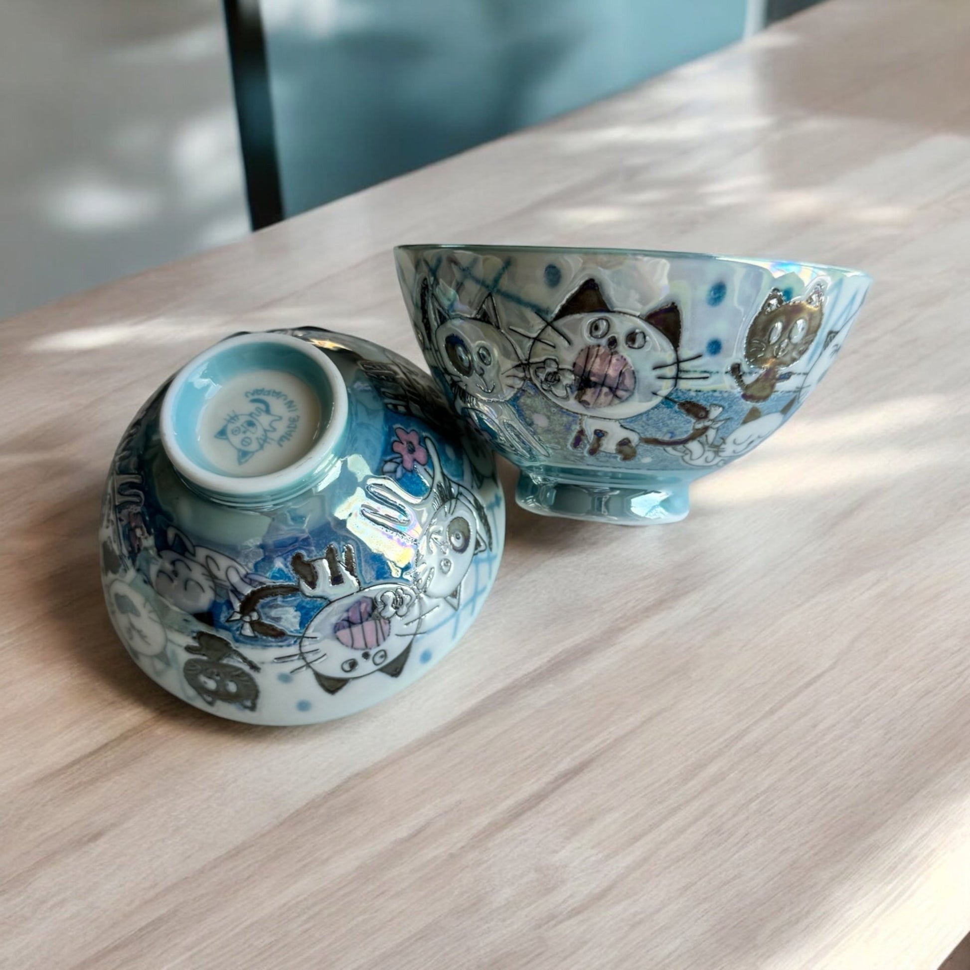 Cute Japanese ceramic bowl with kitten designs, microwave and dishwasher safe, perfect for ramen and cereal